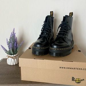 DR.MARTENS JADON PLATFORM 8-EYE BOOT